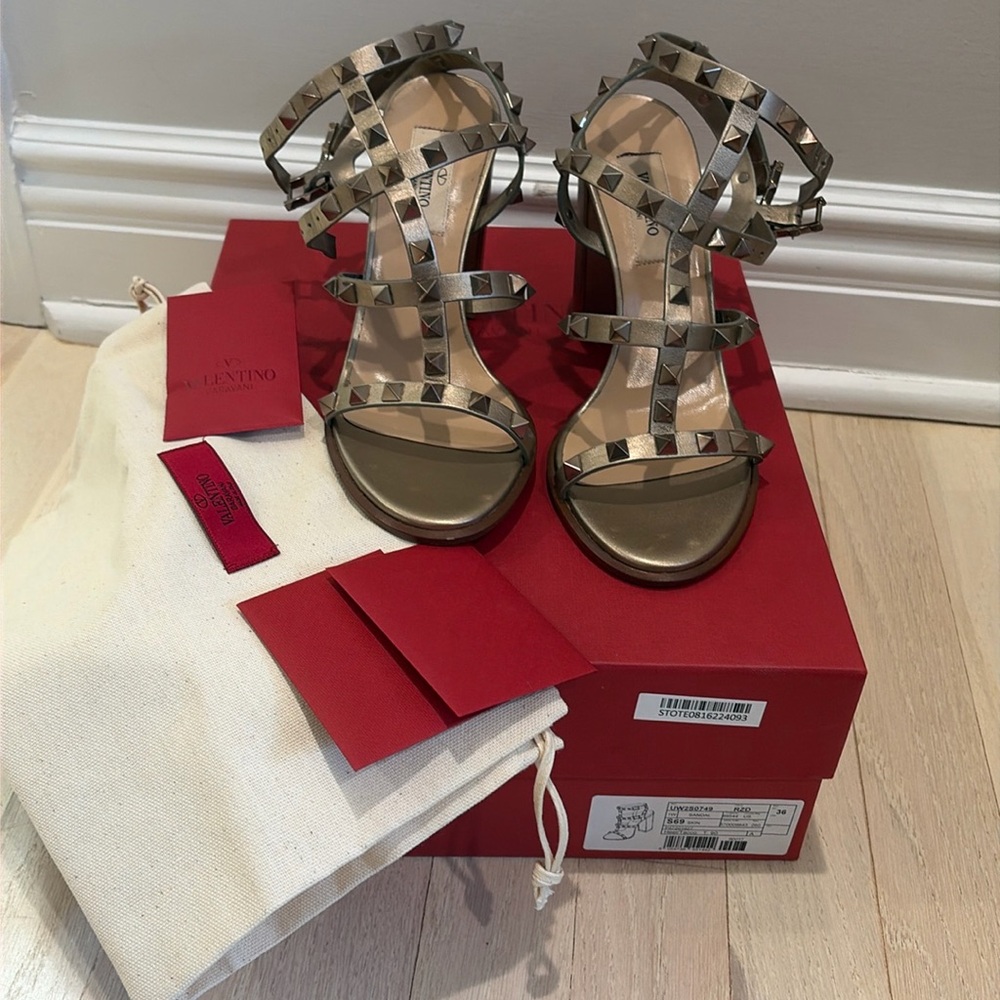 Valentino Garavani Rockstud Block Heel Sandal Size 36